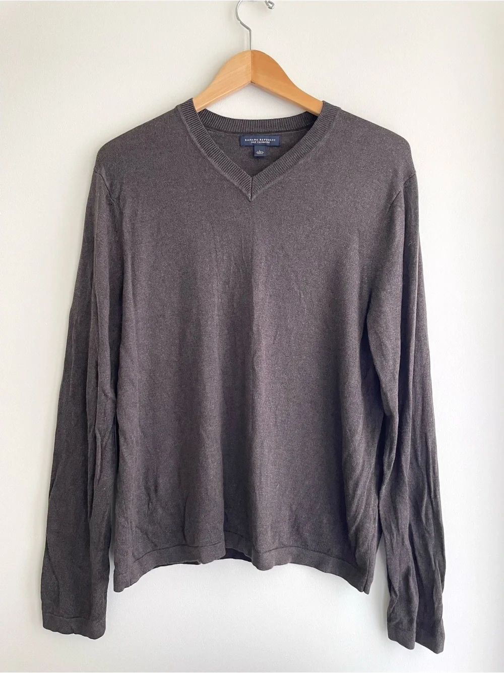Banana Republic Silk Cotton Men's Brown V-Neck Sweater. Preppy Dark Academia